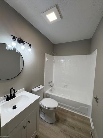 1406 Ohenry Boulevard, Greensboro, NC 27405