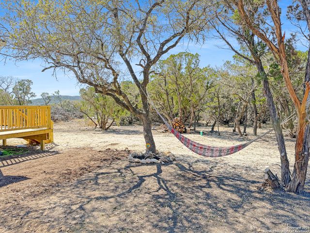 660 Skyline Dr, Bandera, TX 78003