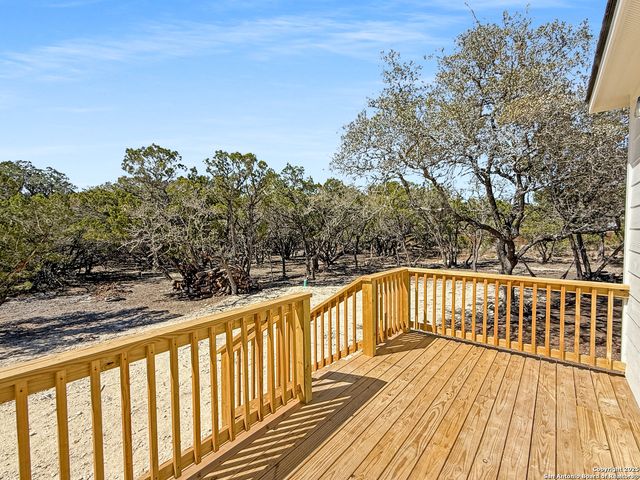 660 Skyline Dr, Bandera, TX 78003