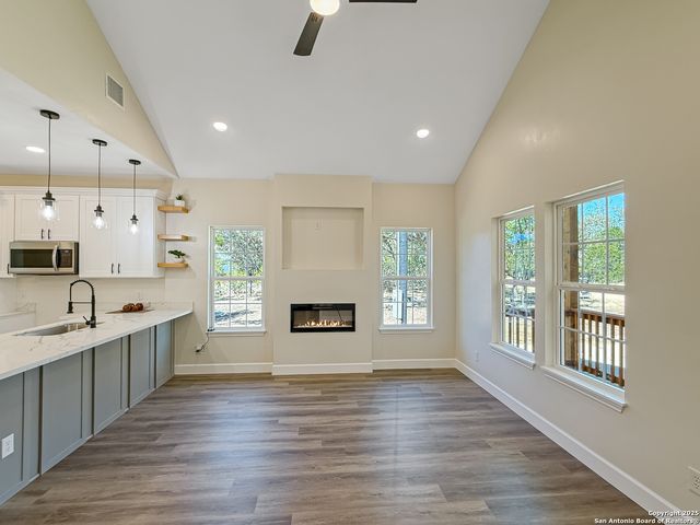 660 Skyline Dr, Bandera, TX 78003