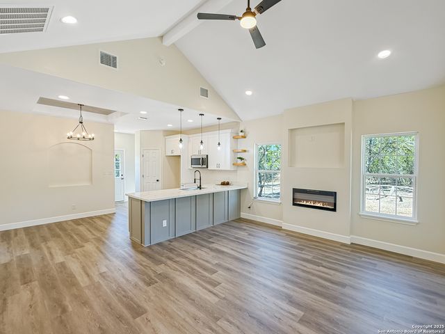 660 Skyline Dr, Bandera, TX 78003