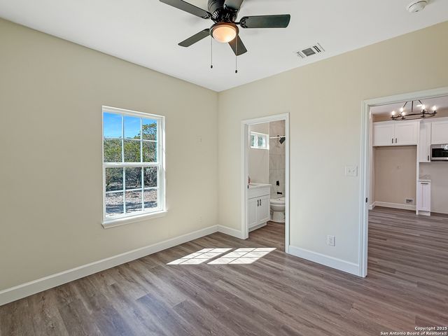660 Skyline Dr, Bandera, TX 78003