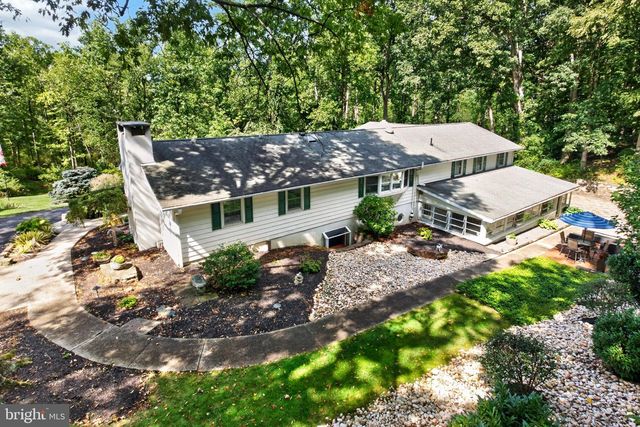 2439 HORSESHOE TRL, Chester Springs, PA 19425