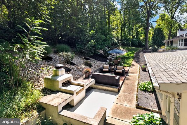 2439 HORSESHOE TRL, Chester Springs, PA 19425