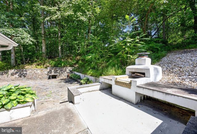 2439 HORSESHOE TRL, Chester Springs, PA 19425
