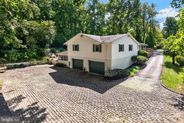 2439 HORSESHOE TRL, Chester Springs, PA 19425