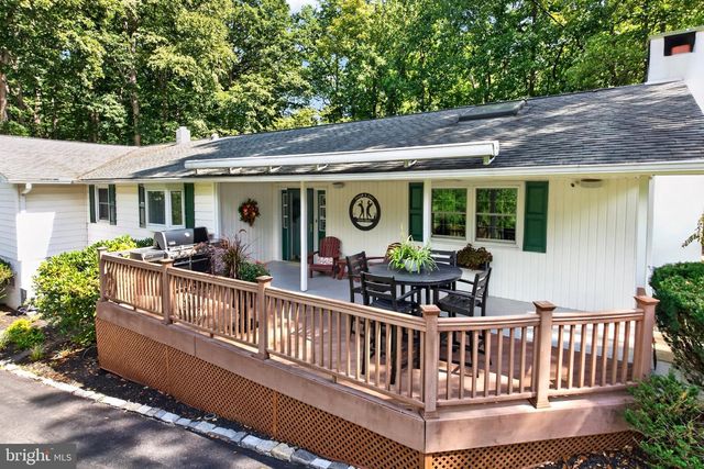 2439 HORSESHOE TRL, Chester Springs, PA 19425