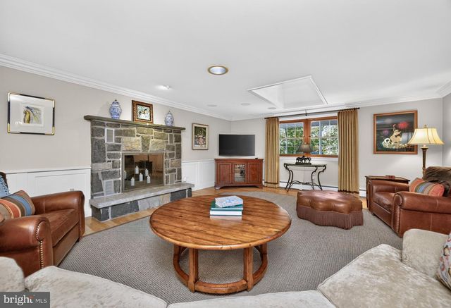 2439 HORSESHOE TRL, Chester Springs, PA 19425