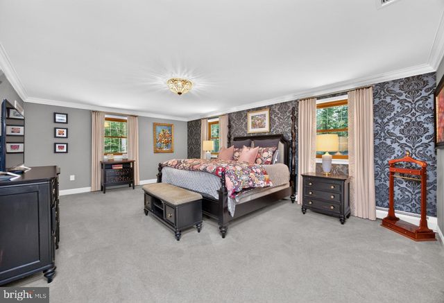 2439 HORSESHOE TRL, Chester Springs, PA 19425