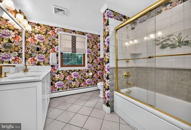2439 HORSESHOE TRL, Chester Springs, PA 19425