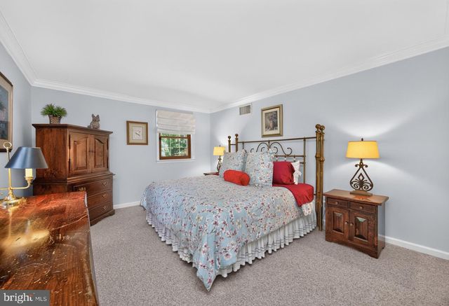 2439 HORSESHOE TRL, Chester Springs, PA 19425