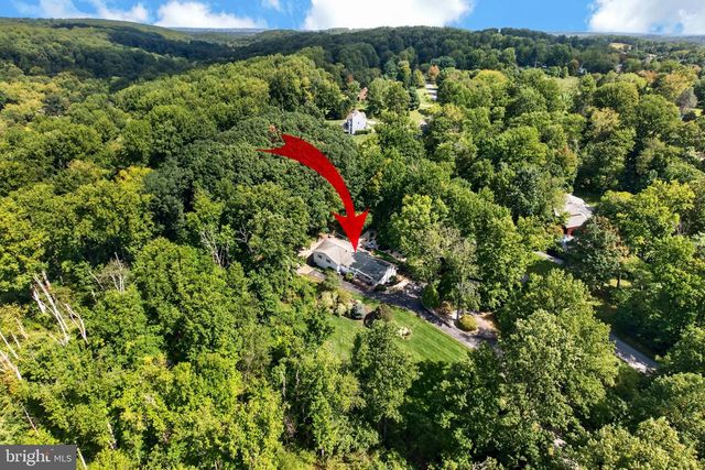2439 HORSESHOE TRL, Chester Springs, PA 19425