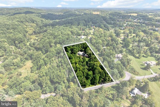 2439 HORSESHOE TRL, Chester Springs, PA 19425