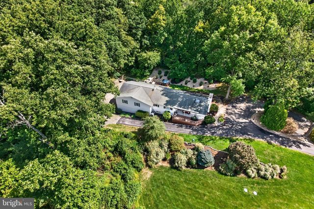 2439 HORSESHOE TRL, Chester Springs, PA 19425