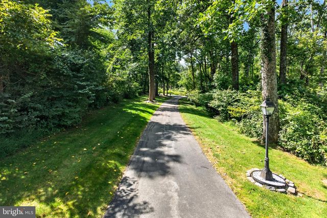 2439 HORSESHOE TRL, Chester Springs, PA 19425
