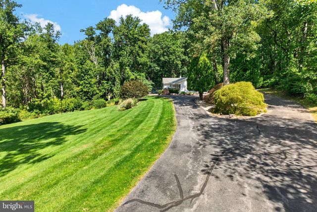 2439 HORSESHOE TRL, Chester Springs, PA 19425