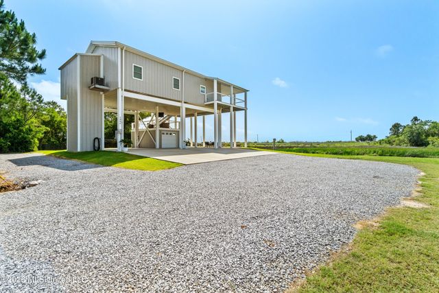 5004 Oak Street, Bay Saint Louis, MS 39520