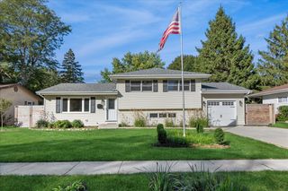 208 S River Road, Fox River Grove, IL 60021