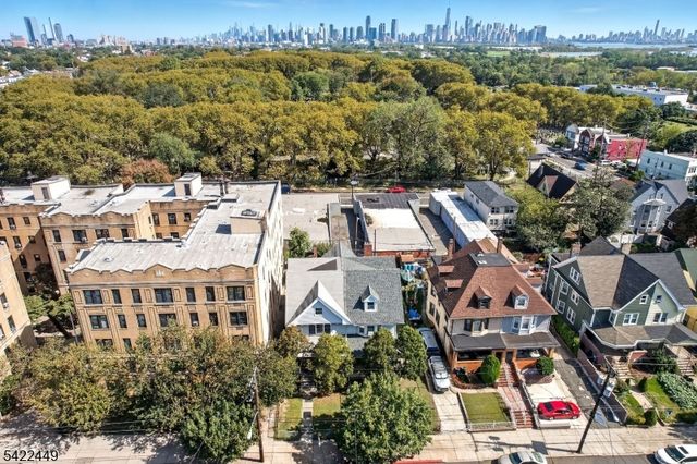 68 Danforth Ave, Jersey City, NJ 07305