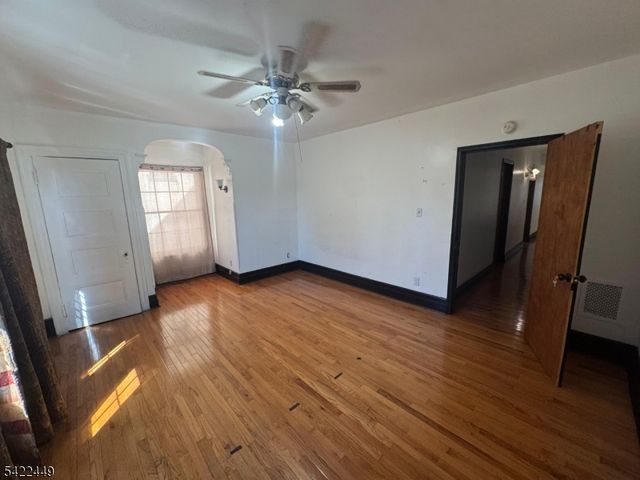 68 Danforth Ave, Jersey City, NJ 07305
