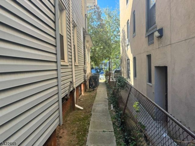 68 Danforth Ave, Jersey City, NJ 07305