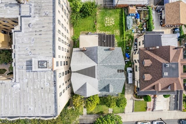 68 Danforth Ave, Jersey City, NJ 07305
