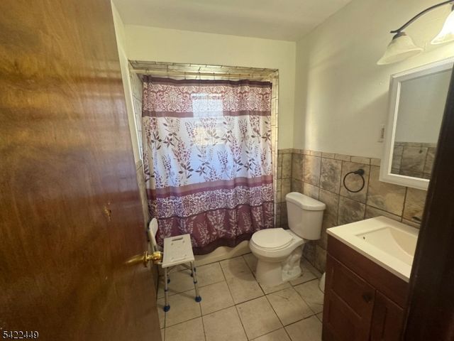 68 Danforth Ave, Jersey City, NJ 07305