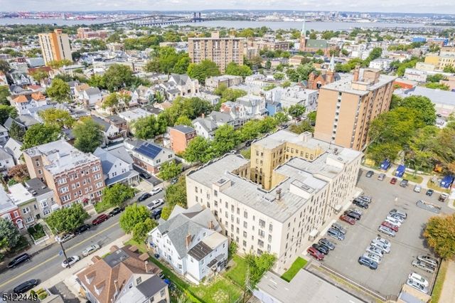 68 Danforth Ave, Jersey City, NJ 07305