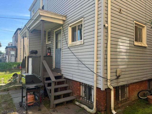 68 Danforth Ave, Jersey City, NJ 07305