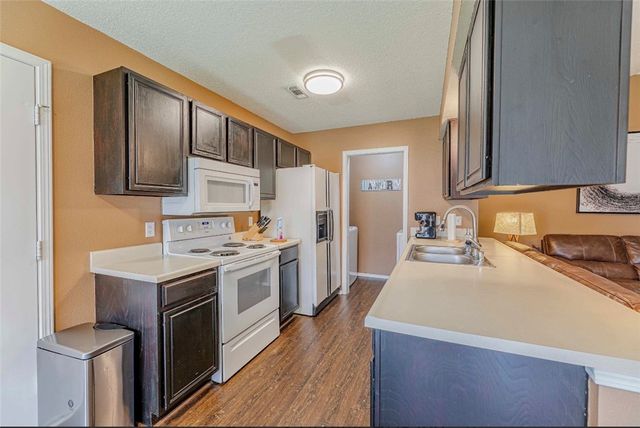 215 Fox Run Place B, Lowell, AR 72745