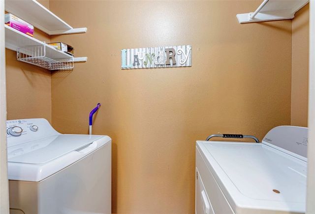 215 Fox Run Place B, Lowell, AR 72745