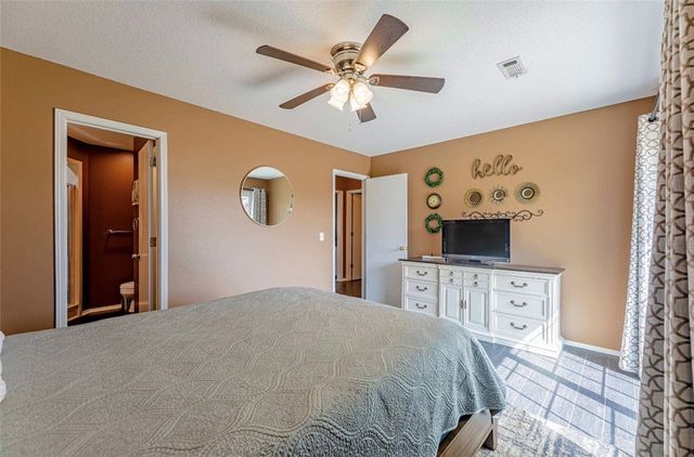 215 Fox Run Place B, Lowell, AR 72745
