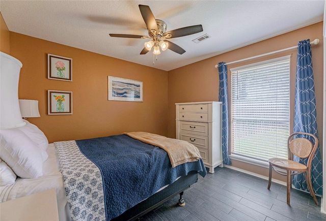 215 Fox Run Place B, Lowell, AR 72745