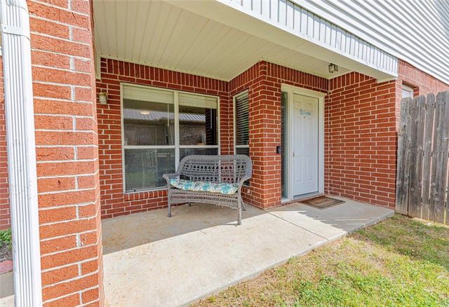 215 Fox Run Place B, Lowell, AR 72745