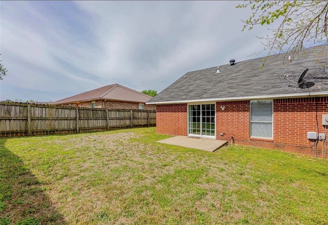 215 Fox Run Place B, Lowell, AR 72745