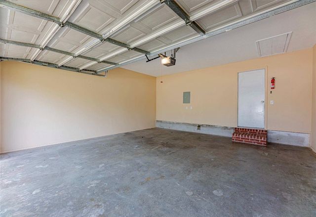 215 Fox Run Place B, Lowell, AR 72745
