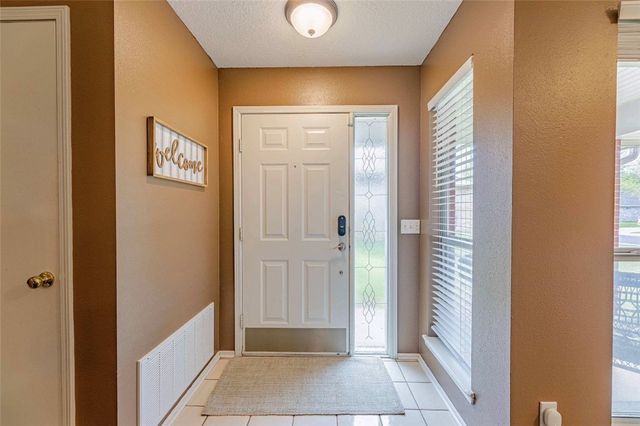 215 Fox Run Place B, Lowell, AR 72745