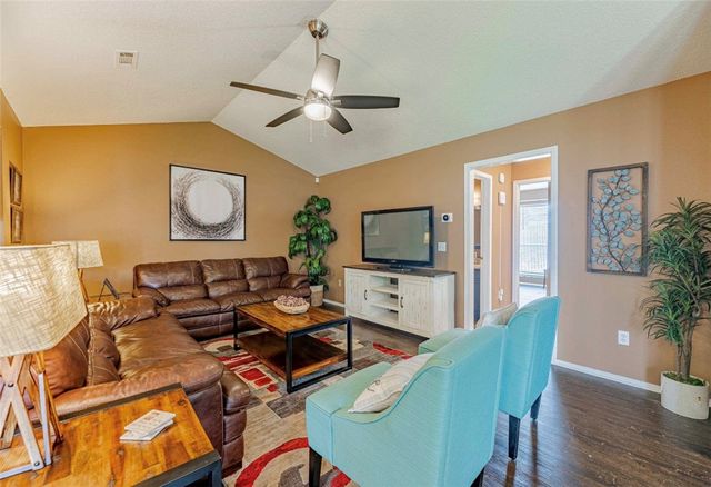 215 Fox Run Place B, Lowell, AR 72745