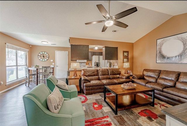 215 Fox Run Place B, Lowell, AR 72745