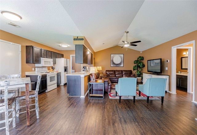 215 Fox Run Place B, Lowell, AR 72745