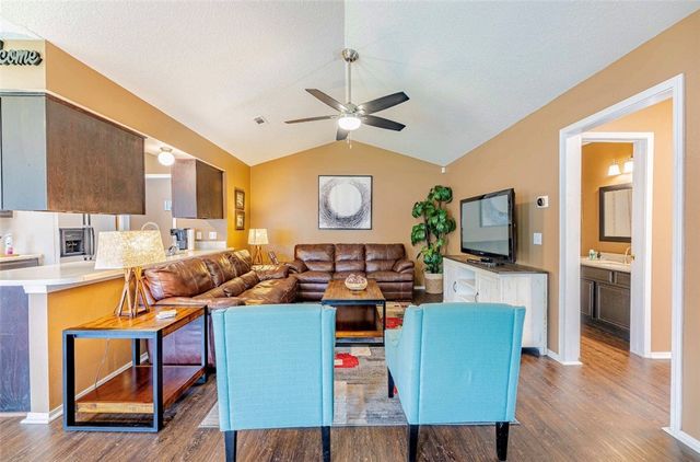 215 Fox Run Place B, Lowell, AR 72745