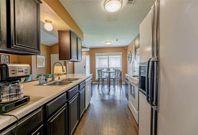 215 Fox Run Place B, Lowell, AR 72745
