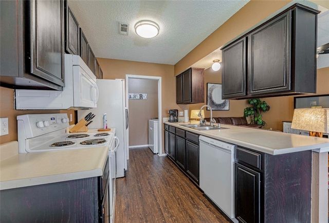 215 Fox Run Place B, Lowell, AR 72745