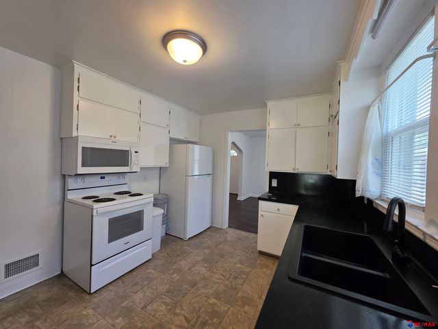 2706 S 13 Street, Omaha, NE 68108