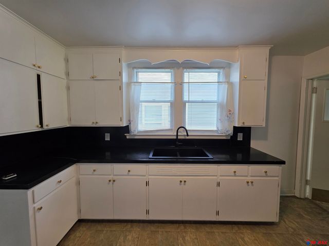 2706 S 13 Street, Omaha, NE 68108