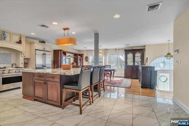 49 Laguna Drive, Wayne, NJ 07470
