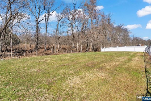 49 Laguna Drive, Wayne, NJ 07470