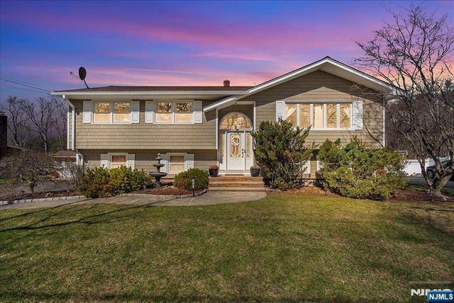 49 Laguna Drive, Wayne, NJ 07470