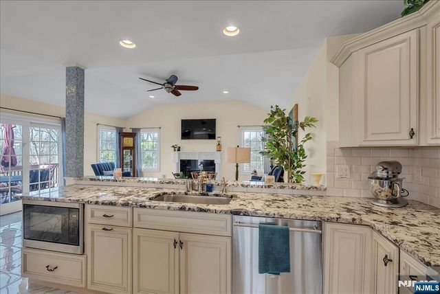 49 Laguna Drive, Wayne, NJ 07470