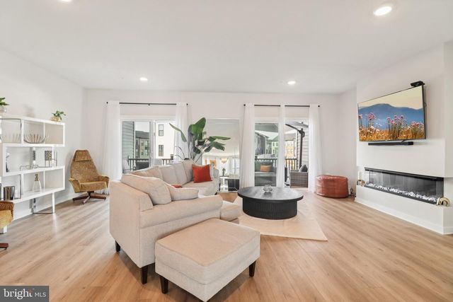 717 FAIRMONT DR, Bowie, MD 20716